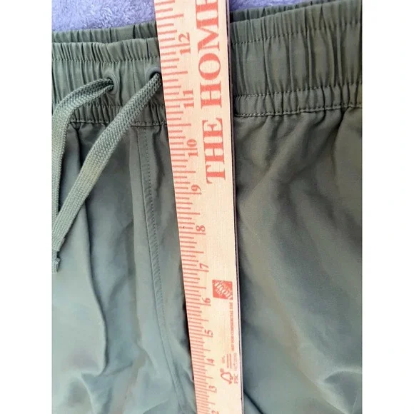 Nike Men's Woven Training Pants 934592-385 XL Cargo Khaki Olive Green LW Joggers - Picture 10 of 12